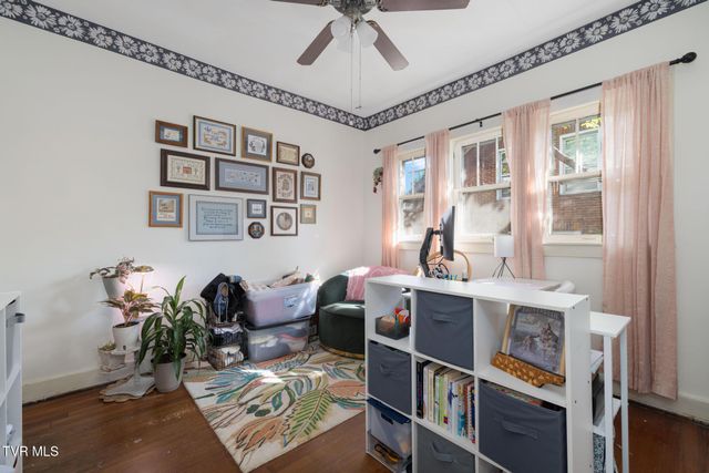 610 East Unaka Avenue, Johnson City, TN 37601