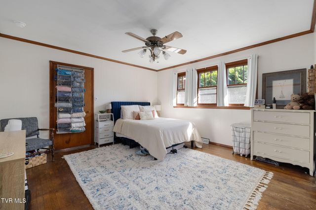 610 East Unaka Avenue, Johnson City, TN 37601