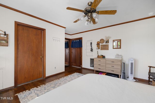610 East Unaka Avenue, Johnson City, TN 37601