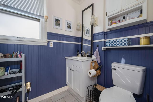 610 East Unaka Avenue, Johnson City, TN 37601