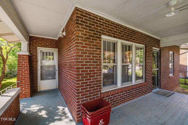 610 East Unaka Avenue, Johnson City, TN 37601