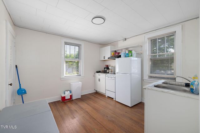 610 East Unaka Avenue, Johnson City, TN 37601