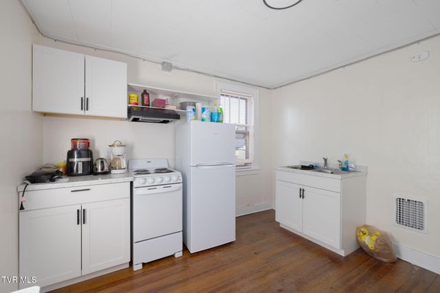 610 East Unaka Avenue, Johnson City, TN 37601