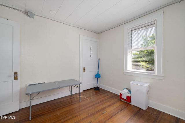 610 East Unaka Avenue, Johnson City, TN 37601
