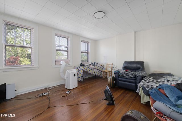 610 East Unaka Avenue, Johnson City, TN 37601