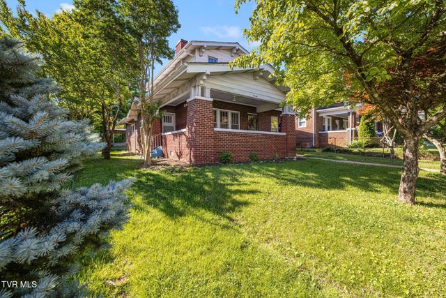 610 East Unaka Avenue, Johnson City, TN 37601