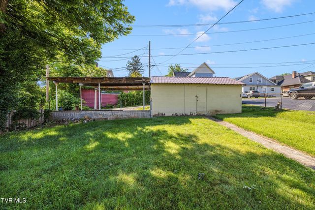 610 East Unaka Avenue, Johnson City, TN 37601