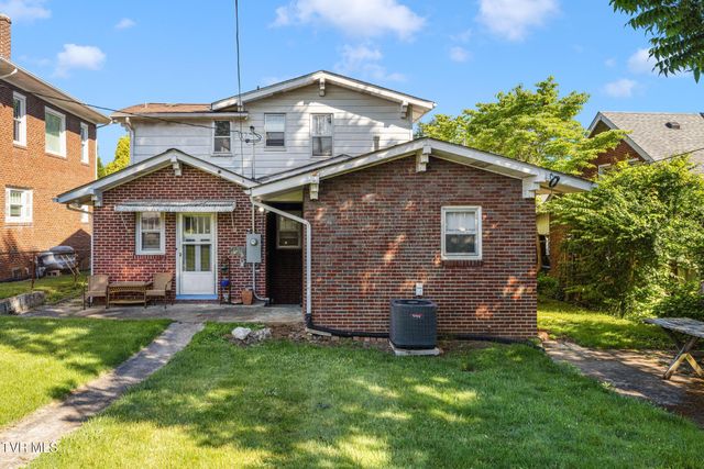 610 East Unaka Avenue, Johnson City, TN 37601