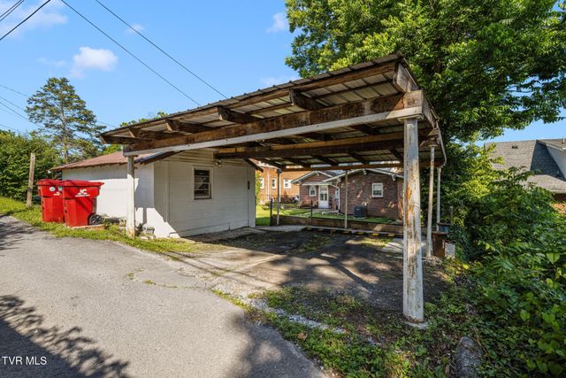 610 East Unaka Avenue, Johnson City, TN 37601