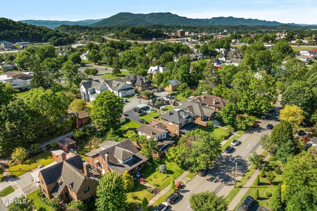 610 East Unaka Avenue, Johnson City, TN 37601