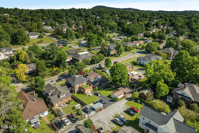 610 East Unaka Avenue, Johnson City, TN 37601