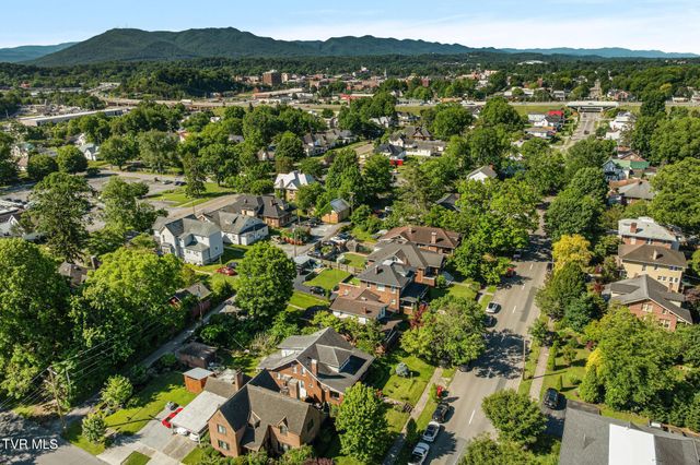 610 East Unaka Avenue, Johnson City, TN 37601