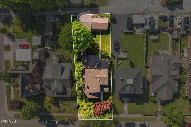610 East Unaka Avenue, Johnson City, TN 37601