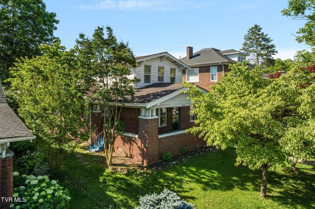 610 East Unaka Avenue, Johnson City, TN 37601