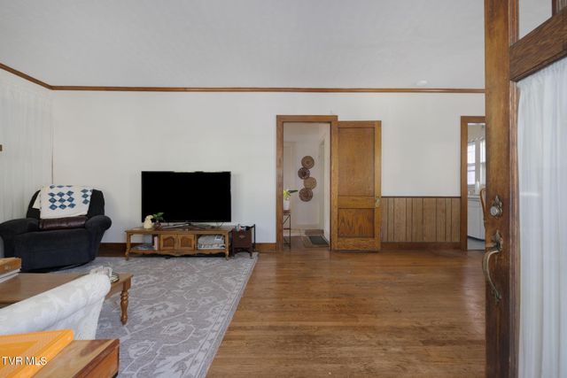 610 East Unaka Avenue, Johnson City, TN 37601