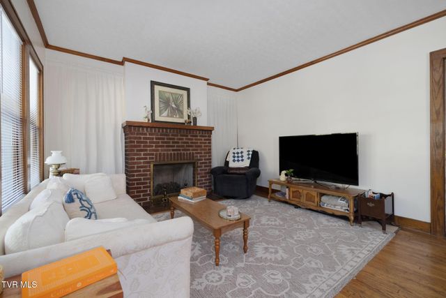610 East Unaka Avenue, Johnson City, TN 37601