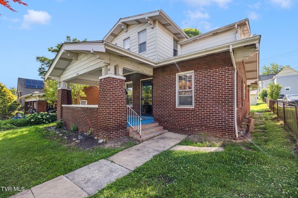 610 East Unaka Avenue, Johnson City, TN 37601