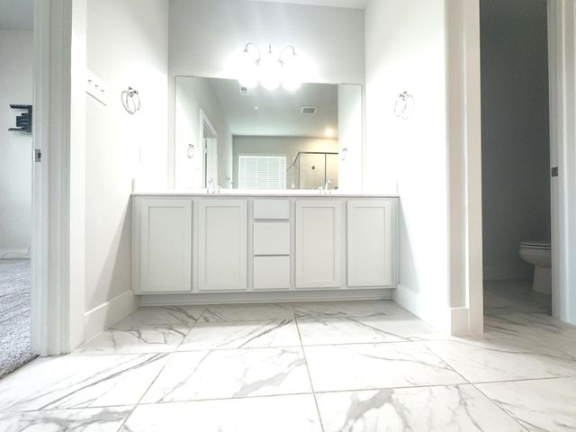 236 Woodhaven Drive, West Columbia, TX 77486