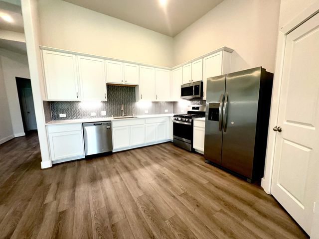 236 Woodhaven Drive, West Columbia, TX 77486