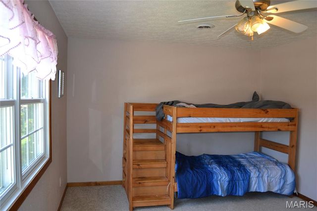 140 Sawmill Rd., St Robert, MO 65584