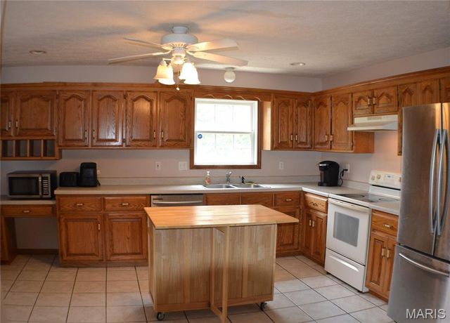 140 Sawmill Rd., St Robert, MO 65584