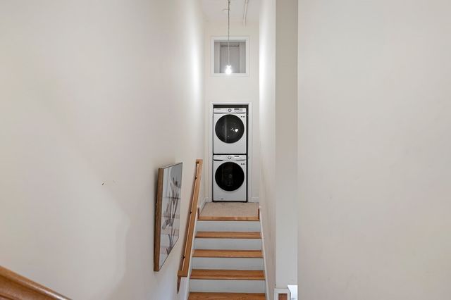 32 Providence St 8, Worcester, MA 01604