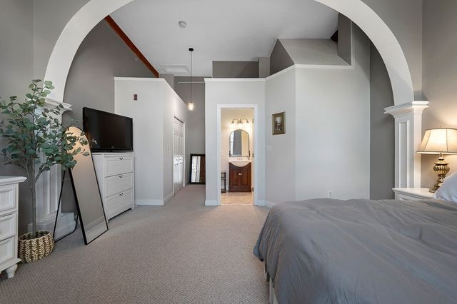 32 Providence St 8, Worcester, MA 01604