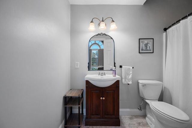 32 Providence St 8, Worcester, MA 01604