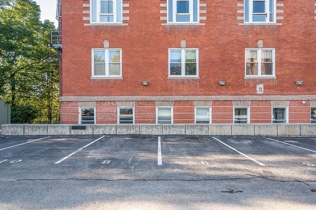 32 Providence St 8, Worcester, MA 01604