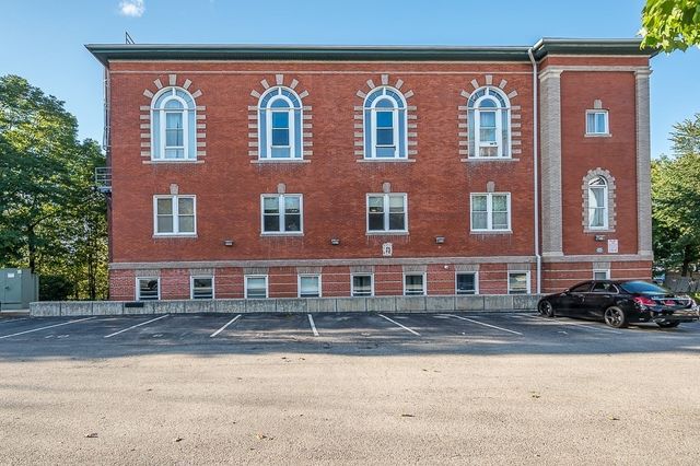 32 Providence St 8, Worcester, MA 01604