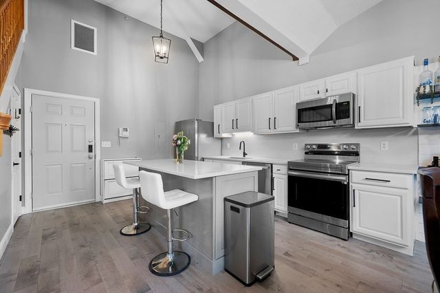 32 Providence St 8, Worcester, MA 01604
