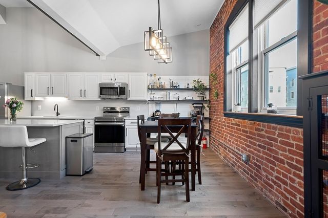32 Providence St 8, Worcester, MA 01604