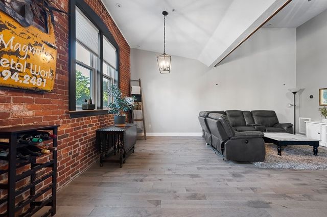32 Providence St 8, Worcester, MA 01604