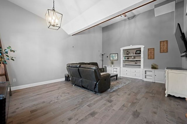32 Providence St 8, Worcester, MA 01604
