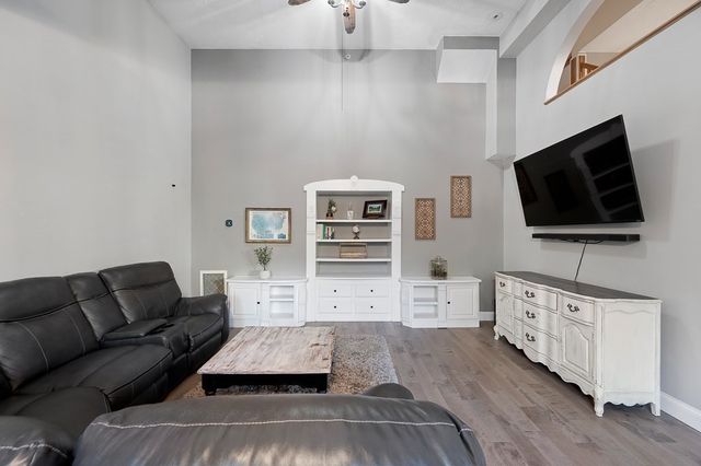 32 Providence St 8, Worcester, MA 01604