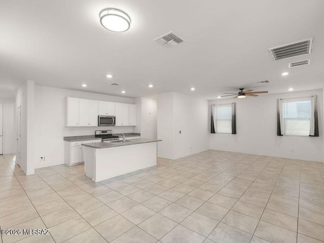 7996 S Golden Bell Drive, Tucson, AZ 85747