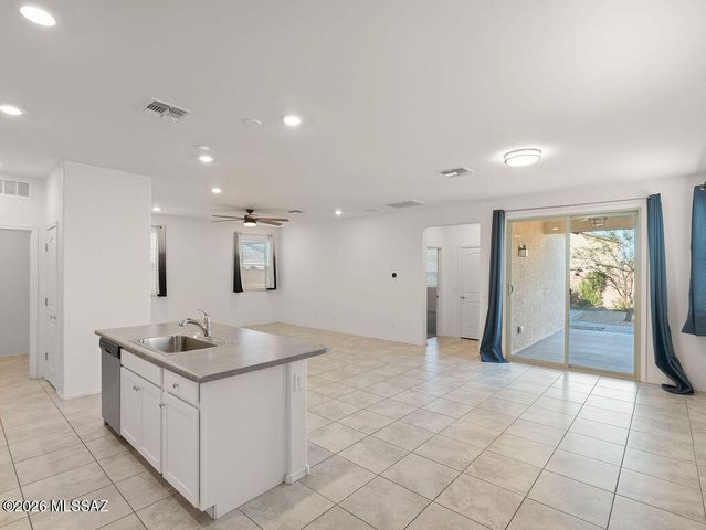 7996 S Golden Bell Drive, Tucson, AZ 85747