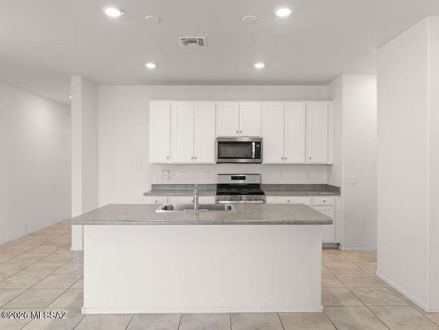 7996 S Golden Bell Drive, Tucson, AZ 85747