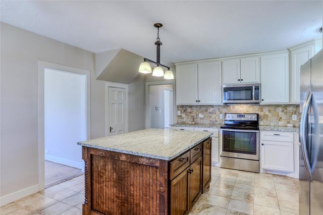 252 S Bell Street, Bellville, TX 77418