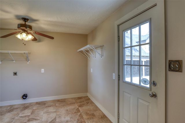 252 S Bell Street, Bellville, TX 77418