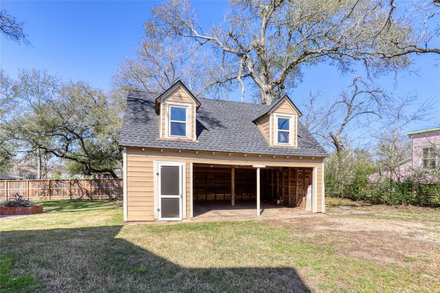 252 S Bell Street, Bellville, TX 77418