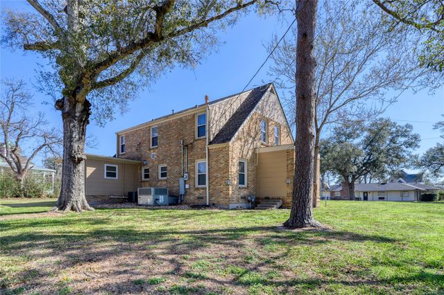 252 S Bell Street, Bellville, TX 77418