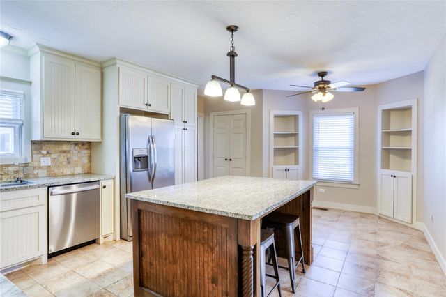 252 S Bell Street, Bellville, TX 77418