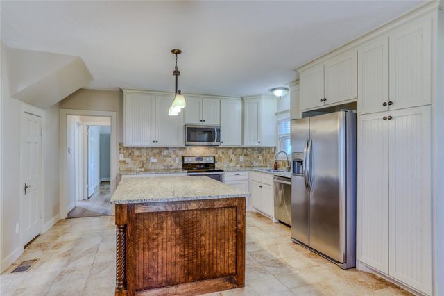 252 S Bell Street, Bellville, TX 77418