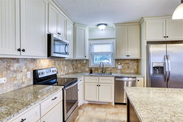 252 S Bell Street, Bellville, TX 77418