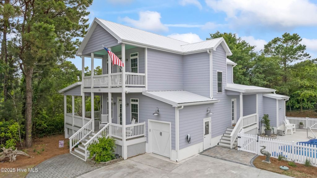 Image 1 of property listing at 320 Governor Safford Lane, Emerald Isle, NC 28594