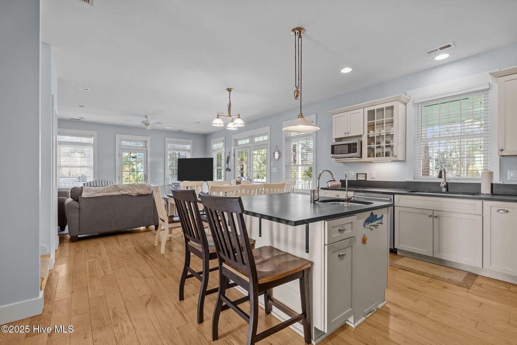 Image 10 of property listing at 320 Governor Safford Lane, Emerald Isle, NC 28594