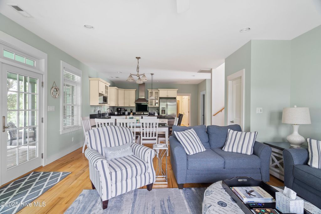 Image 13 of property listing at 320 Governor Safford Lane, Emerald Isle, NC 28594