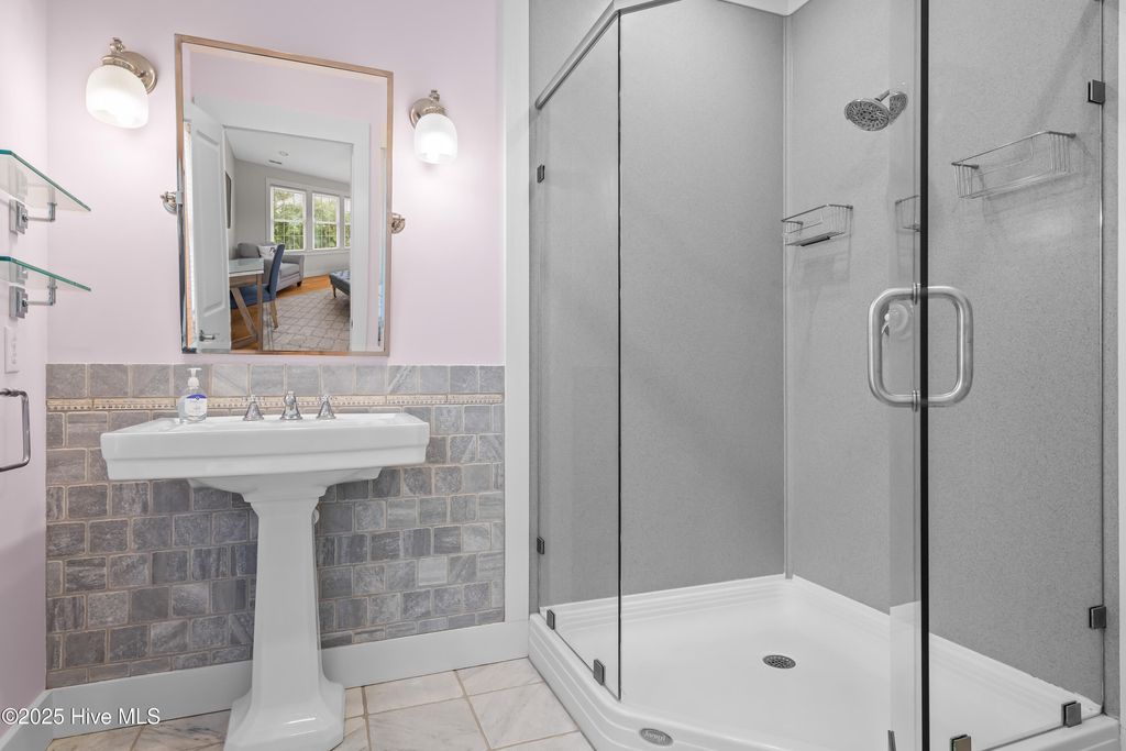 Image 20 of property listing at 320 Governor Safford Lane, Emerald Isle, NC 28594