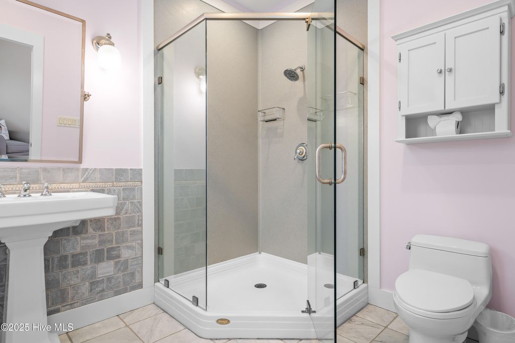 Image 21 of property listing at 320 Governor Safford Lane, Emerald Isle, NC 28594